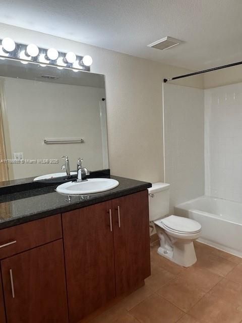 Недавно продано: $210,000 (1 спален, 1 ванн, 743 Квадратных фут)