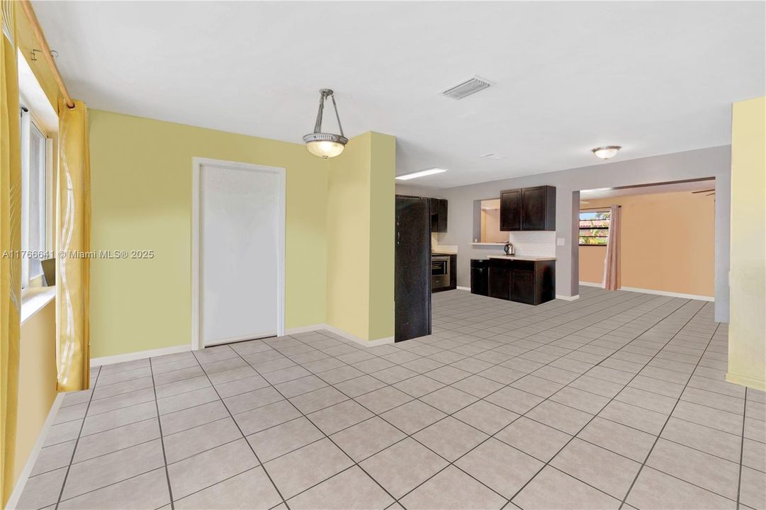 待售: $495,000 (3 贝兹, 2 浴室, 1634 平方英尺)