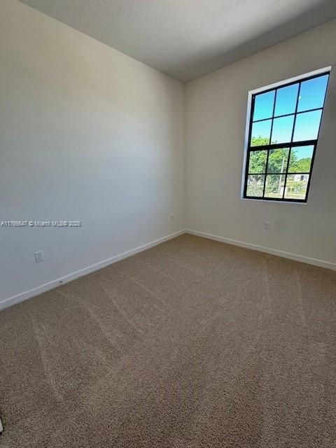 最近售出: $389,990 (3 贝兹, 2 浴室, 0 平方英尺)