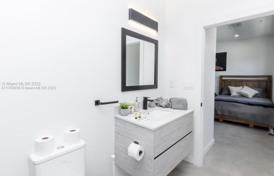 Recientemente alquilado: $5,500 (4 camas, 4 baños, 2319 Pies cuadrados)