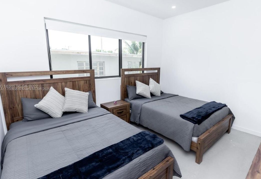 Recientemente alquilado: $5,500 (4 camas, 4 baños, 2319 Pies cuadrados)