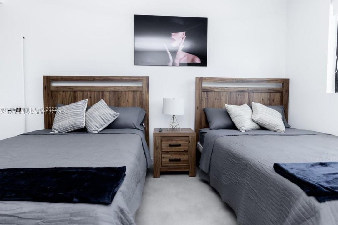 Recientemente alquilado: $5,500 (4 camas, 4 baños, 2319 Pies cuadrados)