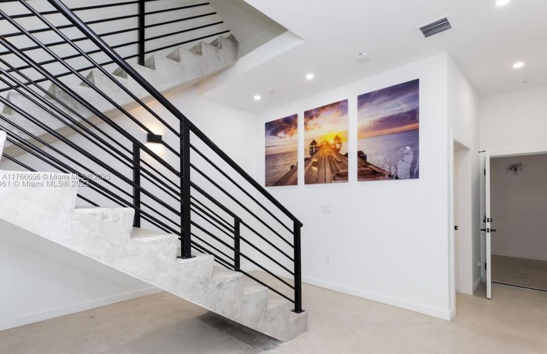 Recientemente alquilado: $5,500 (4 camas, 4 baños, 2319 Pies cuadrados)