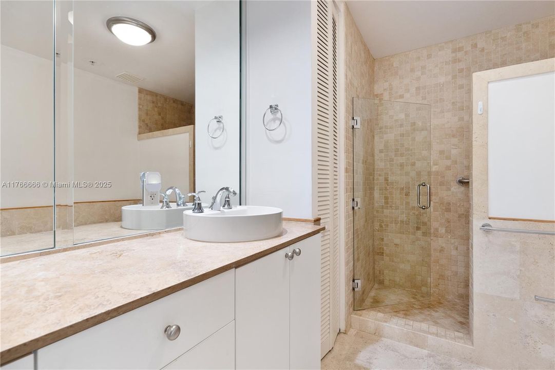 Recently Sold: $995,000 (2 beds, 2 baths, 1344 Square Feet)