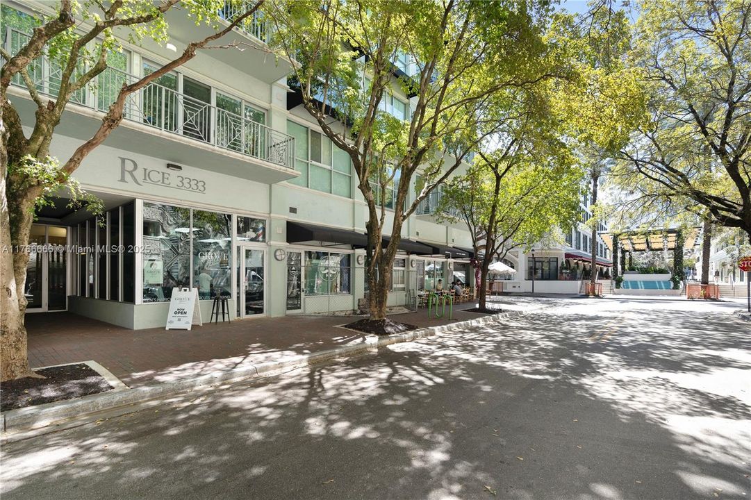 Recently Sold: $995,000 (2 beds, 2 baths, 1344 Square Feet)