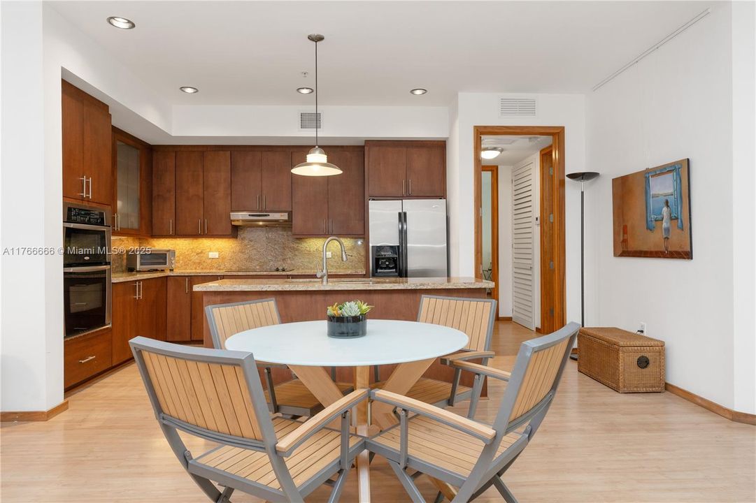 Recently Sold: $995,000 (2 beds, 2 baths, 1344 Square Feet)