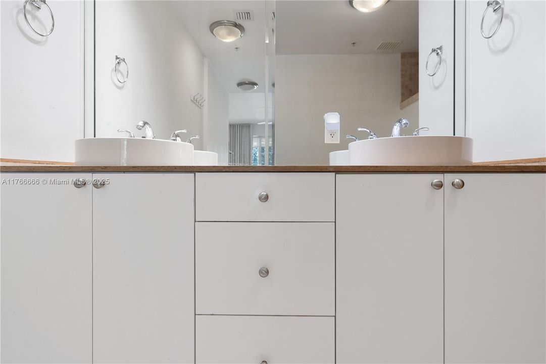 Recently Sold: $995,000 (2 beds, 2 baths, 1344 Square Feet)