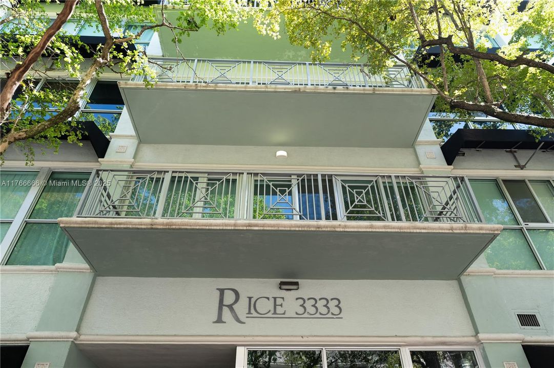 Recently Sold: $995,000 (2 beds, 2 baths, 1344 Square Feet)