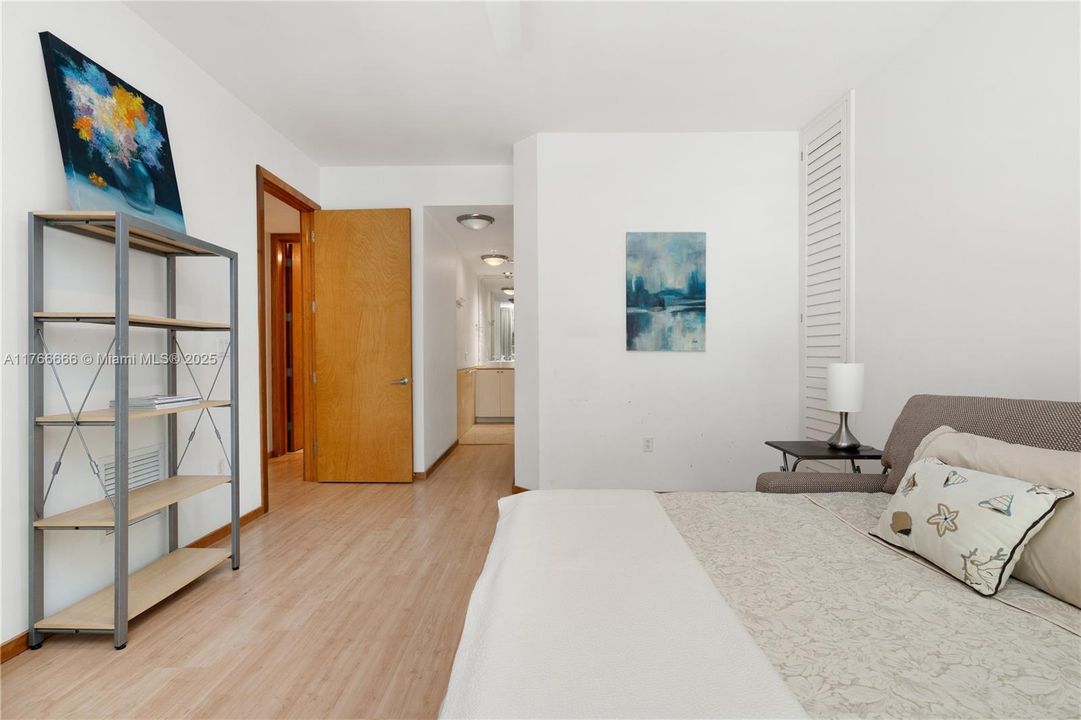 Recently Sold: $995,000 (2 beds, 2 baths, 1344 Square Feet)