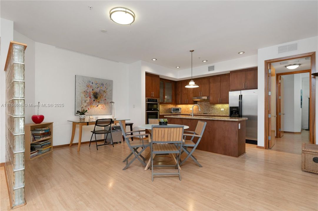Recently Sold: $995,000 (2 beds, 2 baths, 1344 Square Feet)
