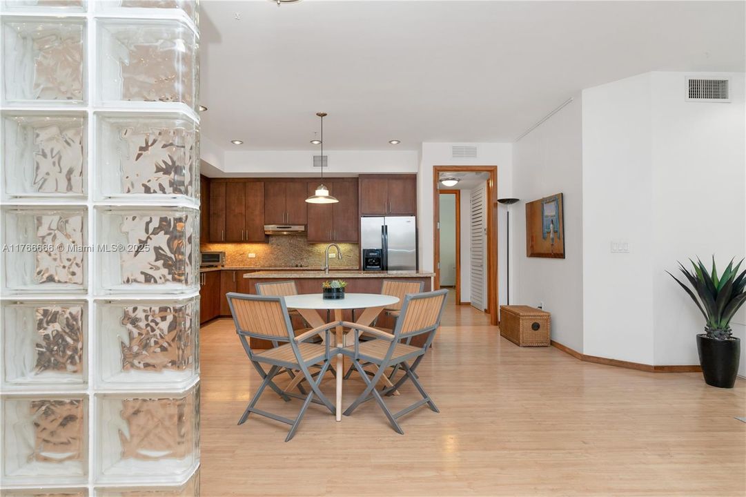 Recently Sold: $995,000 (2 beds, 2 baths, 1344 Square Feet)