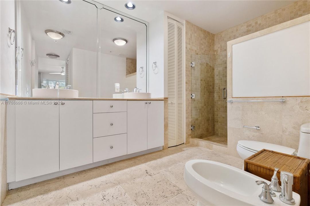 Recently Sold: $995,000 (2 beds, 2 baths, 1344 Square Feet)