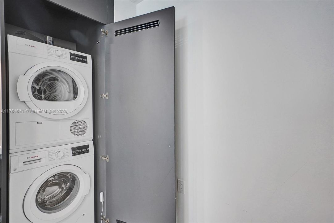 Recently Sold: $419,000 (1 beds, 1 baths, 549 Square Feet)