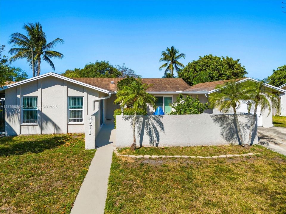 Recently Sold: $449,000 (3 beds, 2 baths, 1483 Square Feet)