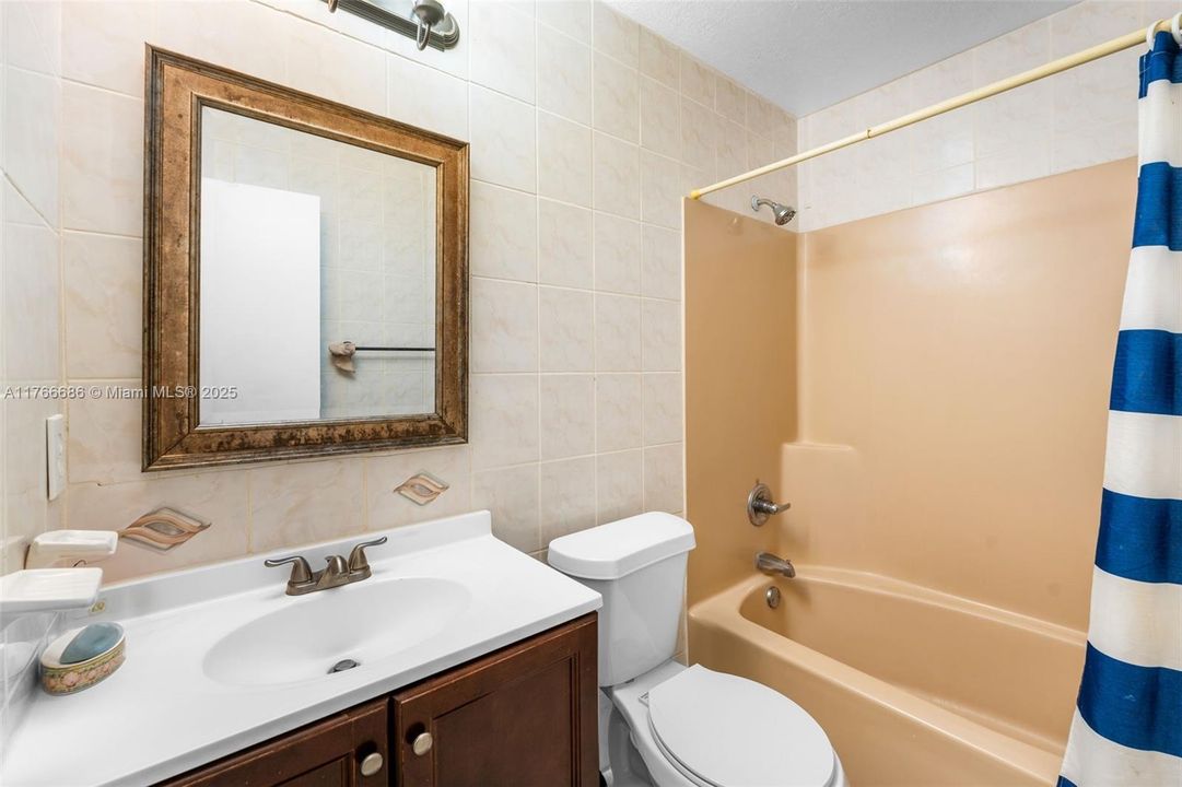 Recently Sold: $449,000 (3 beds, 2 baths, 1483 Square Feet)