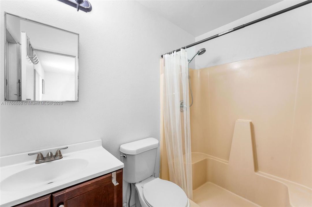 Recently Sold: $449,000 (3 beds, 2 baths, 1483 Square Feet)