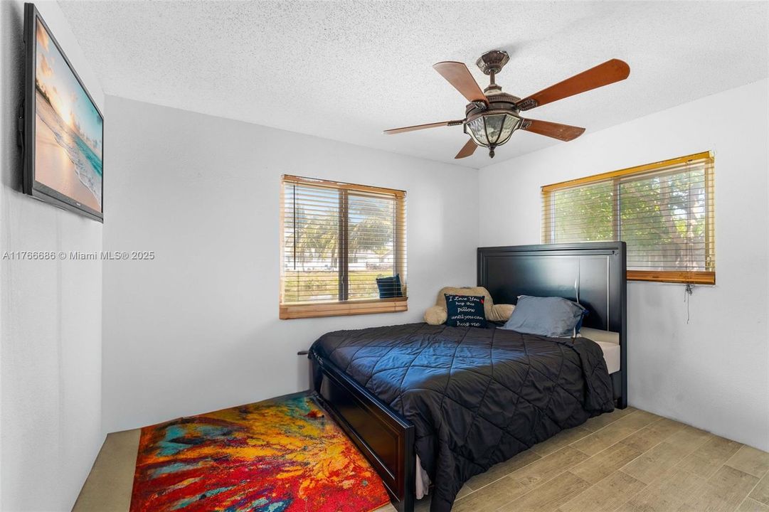 Recently Sold: $449,000 (3 beds, 2 baths, 1483 Square Feet)