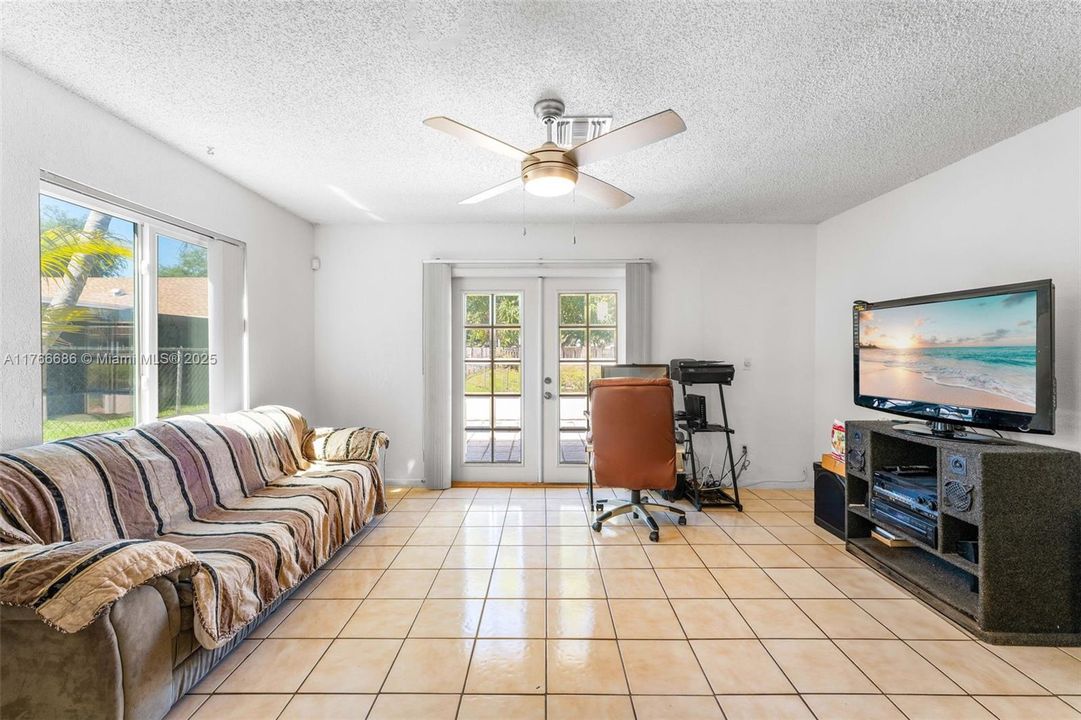 Recently Sold: $449,000 (3 beds, 2 baths, 1483 Square Feet)