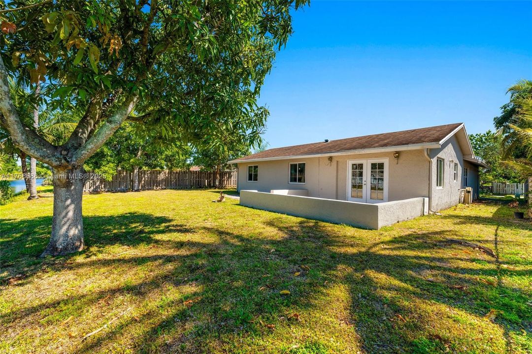 Recently Sold: $449,000 (3 beds, 2 baths, 1483 Square Feet)