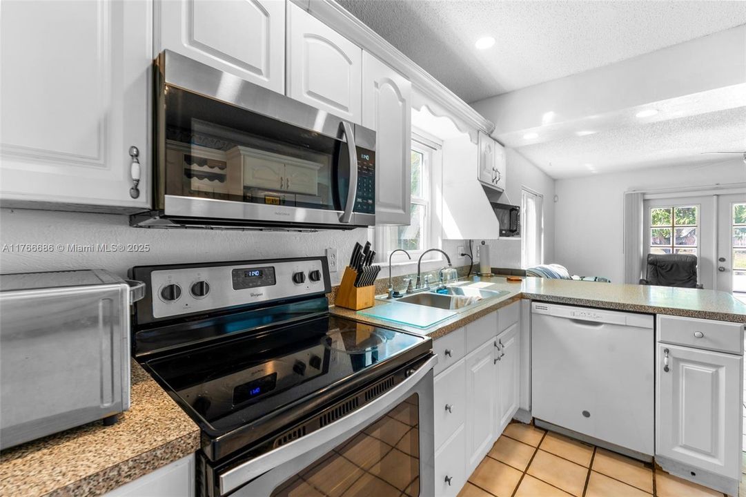 Recently Sold: $449,000 (3 beds, 2 baths, 1483 Square Feet)