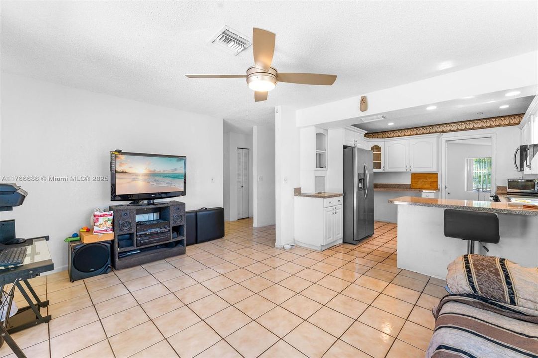 Recently Sold: $449,000 (3 beds, 2 baths, 1483 Square Feet)