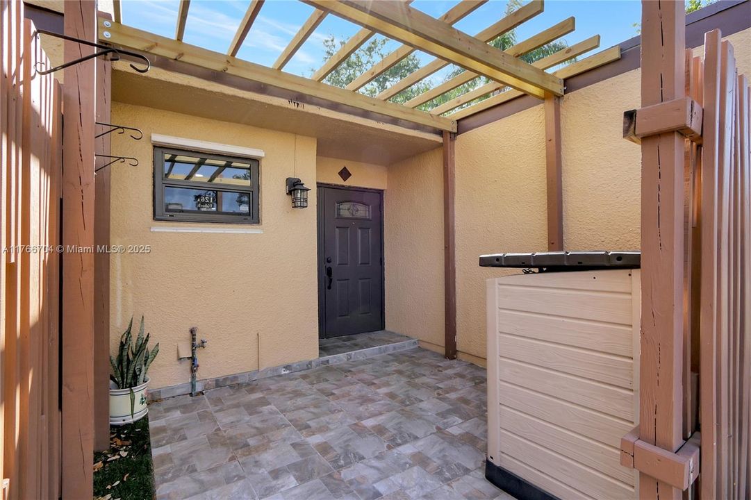 Recently Sold: $449,999 (3 beds, 2 baths, 1323 Square Feet)