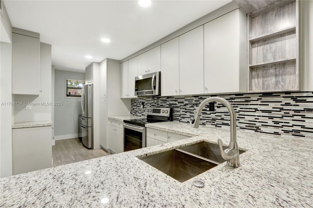 Recently Sold: $449,999 (3 beds, 2 baths, 1323 Square Feet)