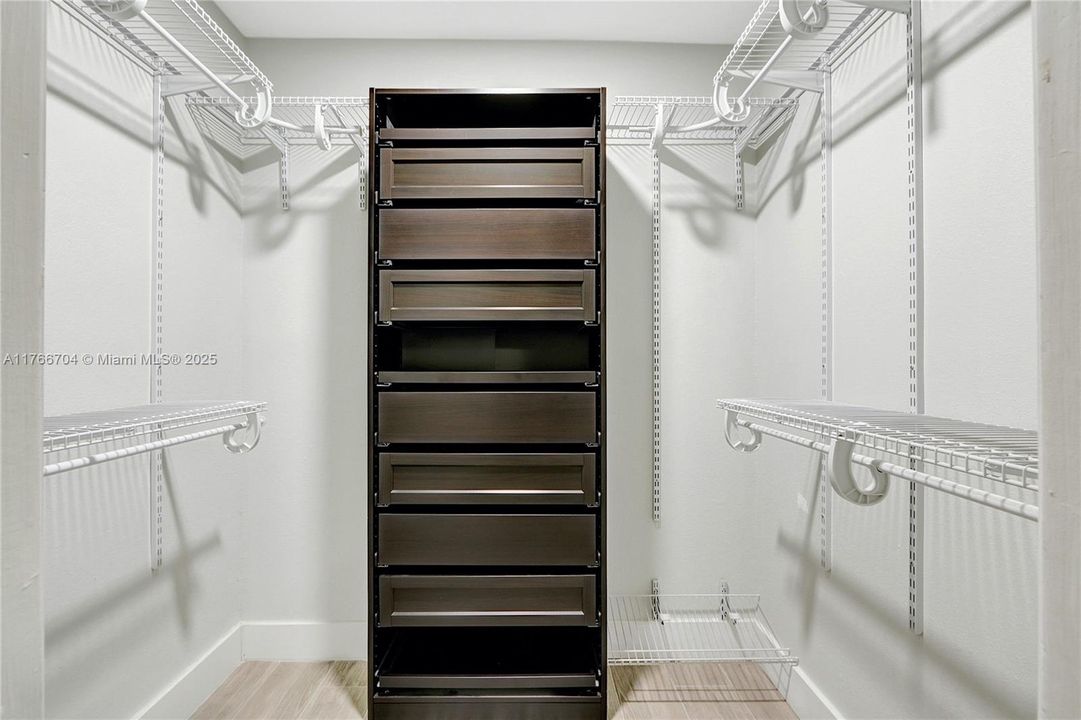 Recently Sold: $449,999 (3 beds, 2 baths, 1323 Square Feet)