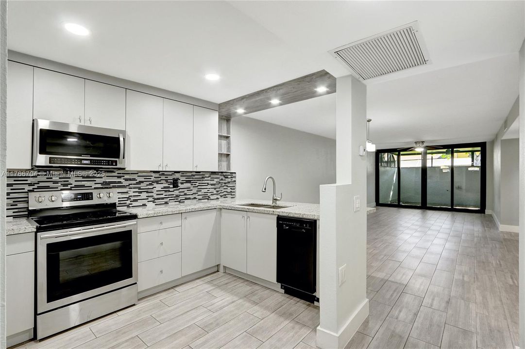 Recently Sold: $449,999 (3 beds, 2 baths, 1323 Square Feet)