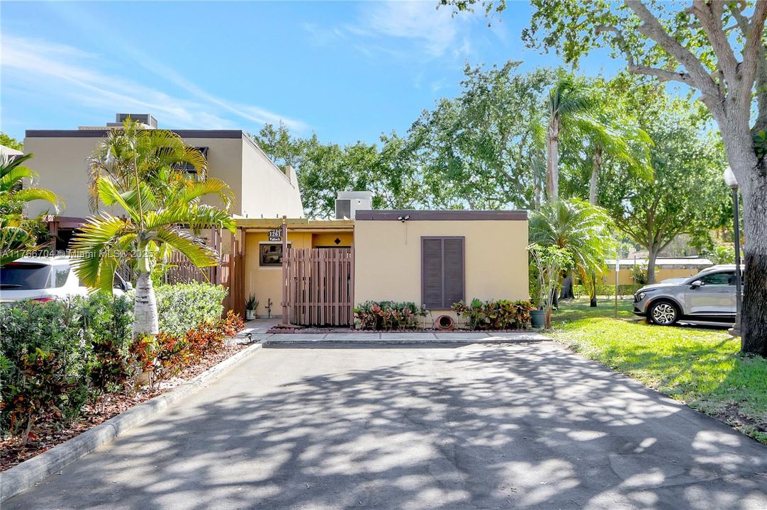 Recently Sold: $449,999 (3 beds, 2 baths, 1323 Square Feet)