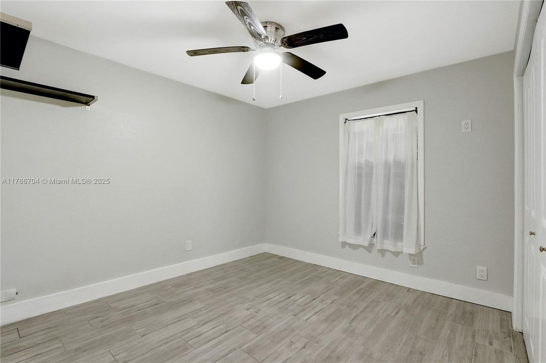 Recently Sold: $449,999 (3 beds, 2 baths, 1323 Square Feet)