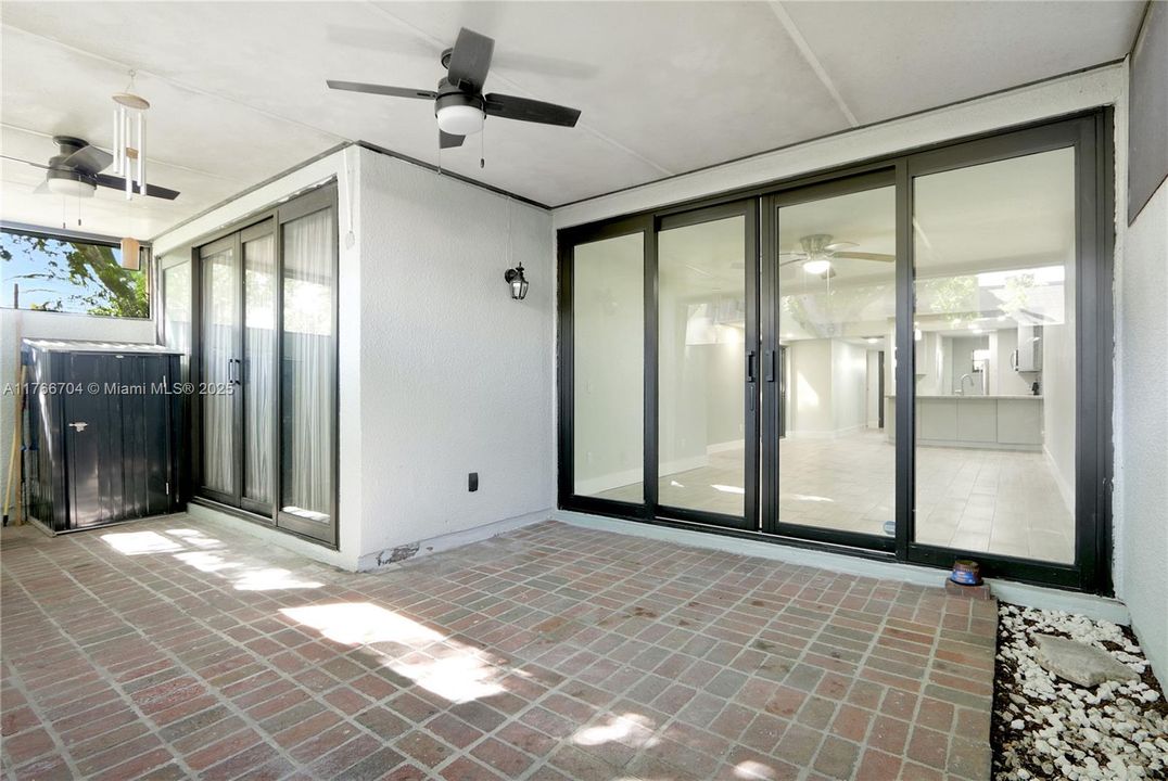 Recently Sold: $449,999 (3 beds, 2 baths, 1323 Square Feet)