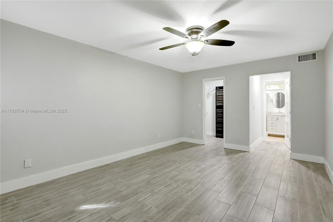 Recently Sold: $449,999 (3 beds, 2 baths, 1323 Square Feet)