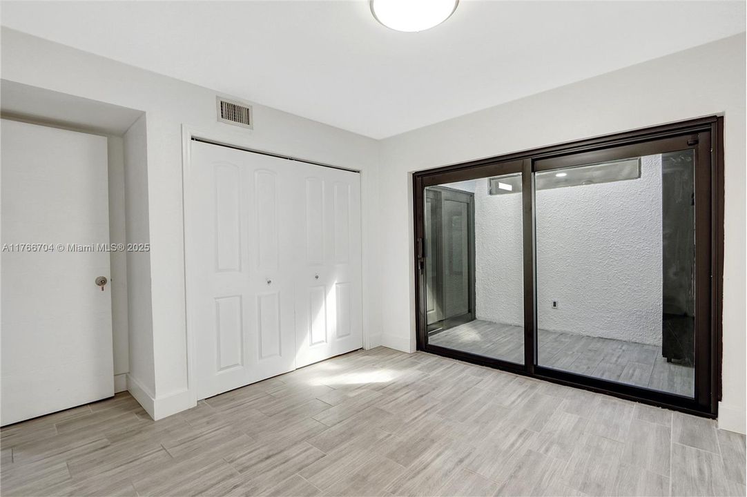 Recently Sold: $449,999 (3 beds, 2 baths, 1323 Square Feet)