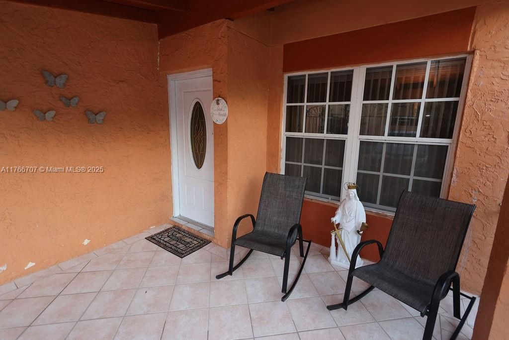 Недавно продано: $310,000 (3 спален, 2 ванн, 1231 Квадратных фут)