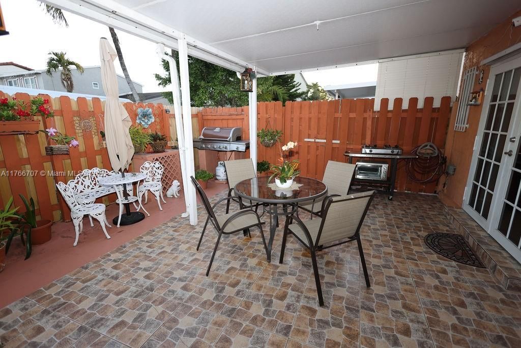 Недавно продано: $310,000 (3 спален, 2 ванн, 1231 Квадратных фут)