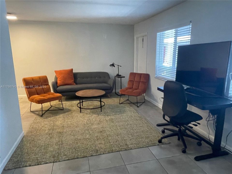 Недавно арендовано: $2,100 (1 спален, 1 ванн, 600 Квадратных фут)