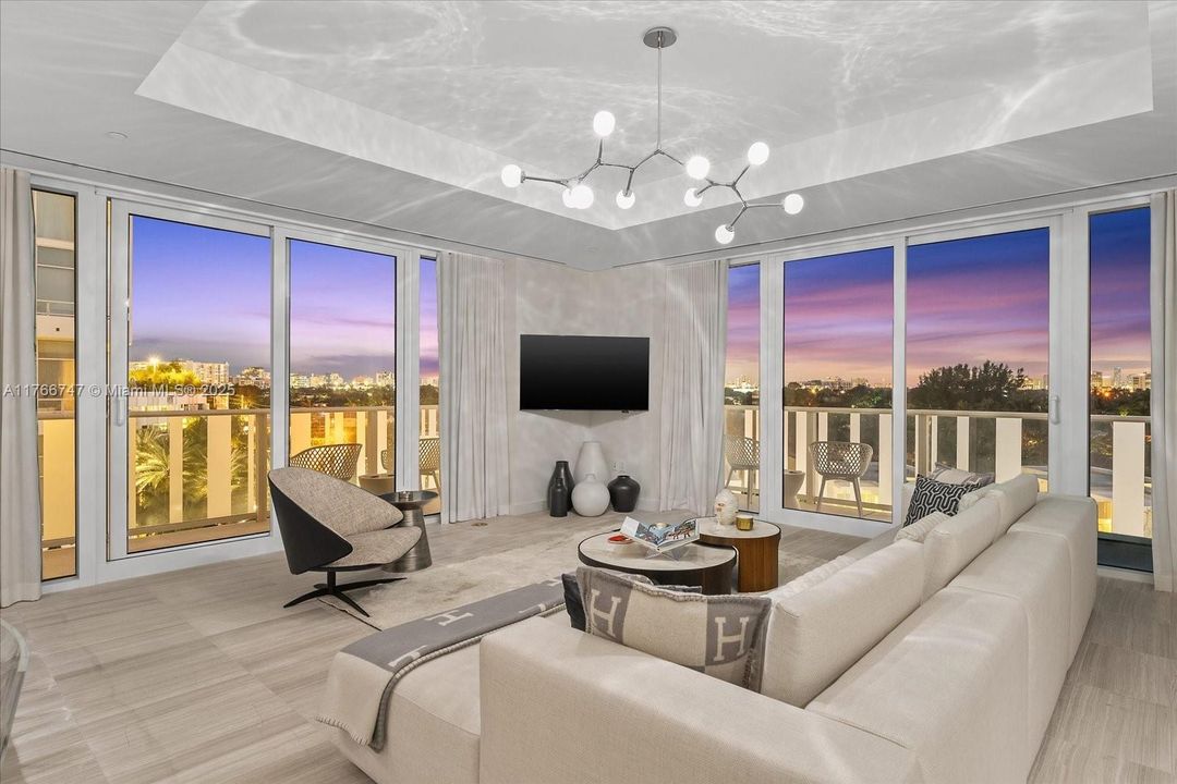 Recently Sold: $3,395,000 (2 beds, 2 baths, 1934 Square Feet)