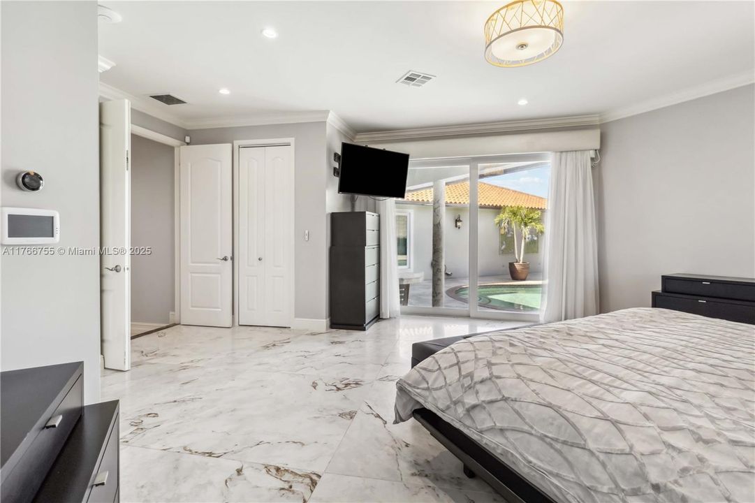 最近售出: $2,600,000 (5 贝兹, 5 浴室, 3940 平方英尺)