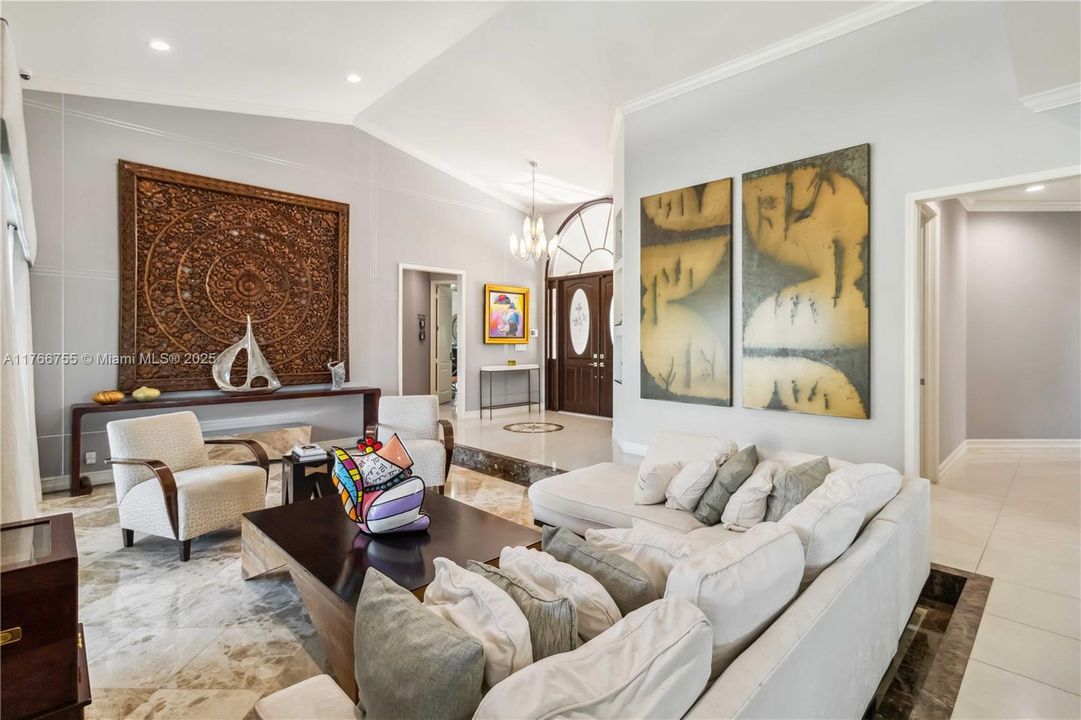 最近售出: $2,600,000 (5 贝兹, 5 浴室, 3940 平方英尺)