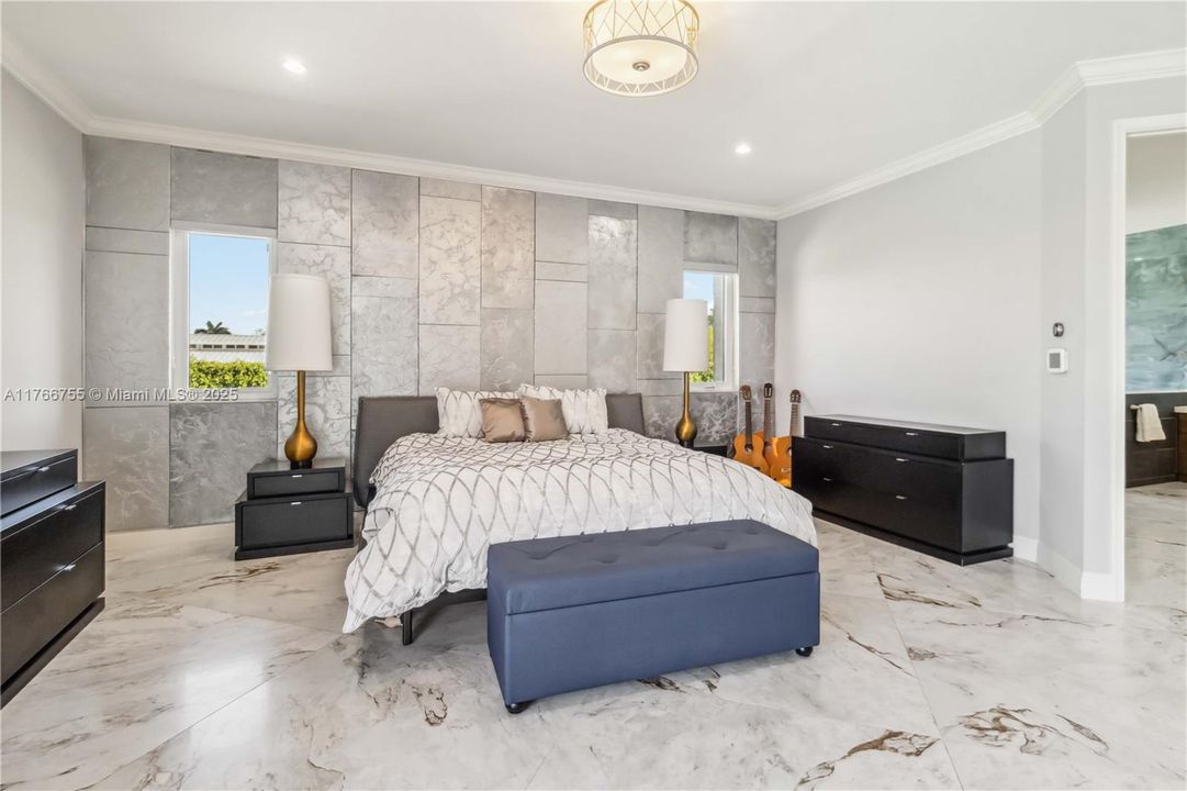 最近售出: $2,600,000 (5 贝兹, 5 浴室, 3940 平方英尺)