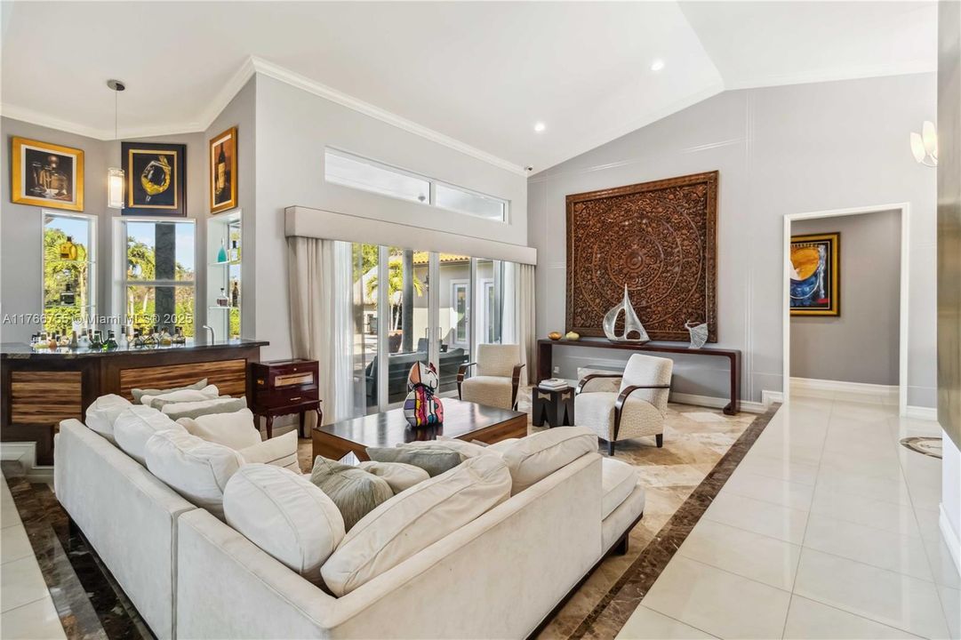 最近售出: $2,600,000 (5 贝兹, 5 浴室, 3940 平方英尺)