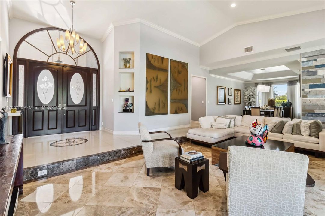 最近售出: $2,600,000 (5 贝兹, 5 浴室, 3940 平方英尺)