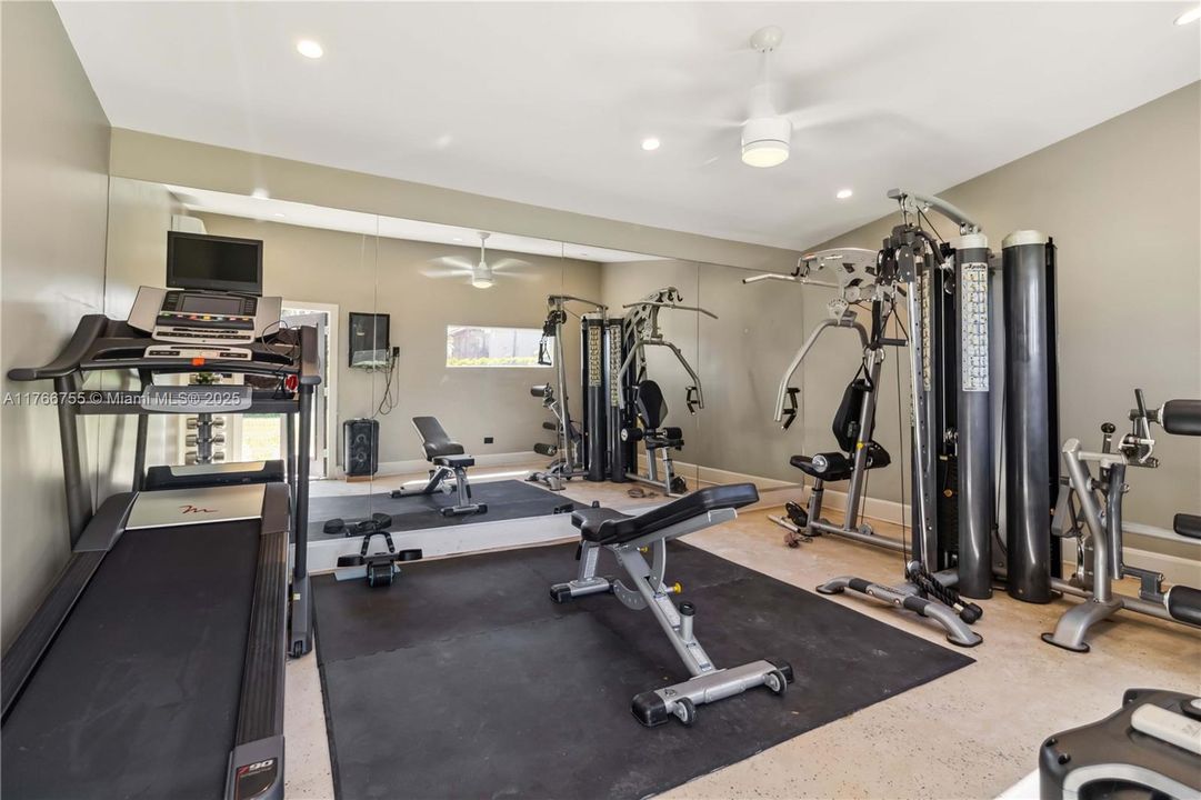 最近售出: $2,600,000 (5 贝兹, 5 浴室, 3940 平方英尺)