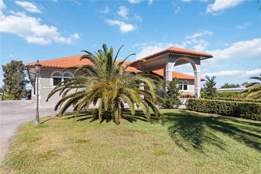 最近售出: $2,600,000 (5 贝兹, 5 浴室, 3940 平方英尺)