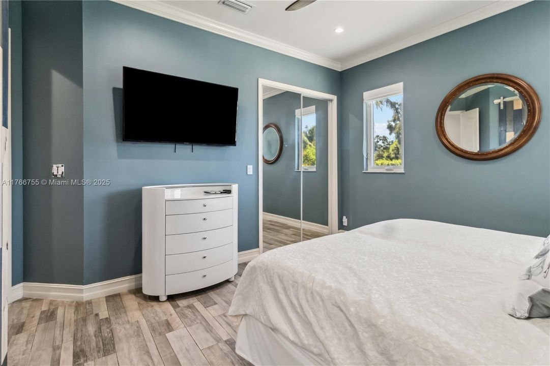 最近售出: $2,600,000 (5 贝兹, 5 浴室, 3940 平方英尺)