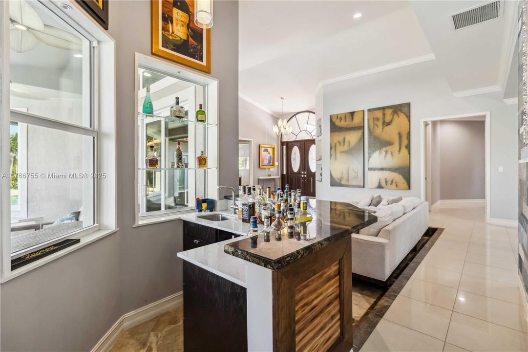 最近售出: $2,600,000 (5 贝兹, 5 浴室, 3940 平方英尺)