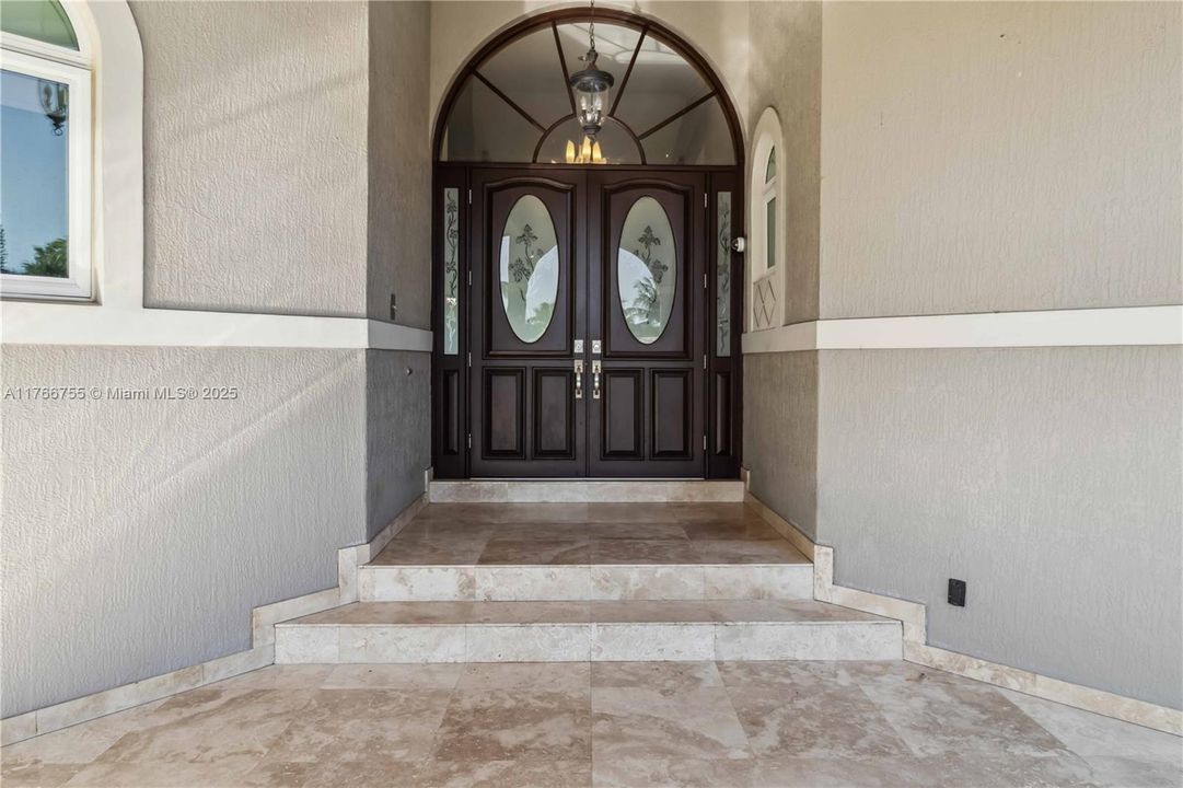 最近售出: $2,600,000 (5 贝兹, 5 浴室, 3940 平方英尺)