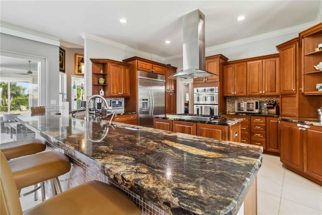 最近售出: $2,600,000 (5 贝兹, 5 浴室, 3940 平方英尺)