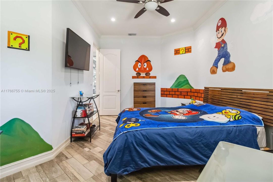 最近售出: $2,600,000 (5 贝兹, 5 浴室, 3940 平方英尺)